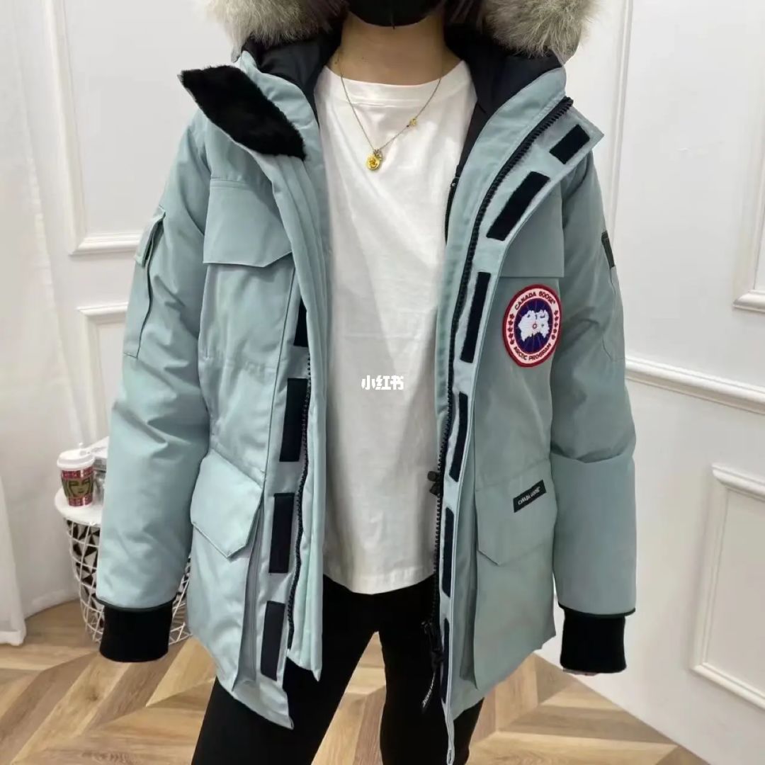 大鹅羽绒服商标 大鹅羽绒服商标在哪个位置