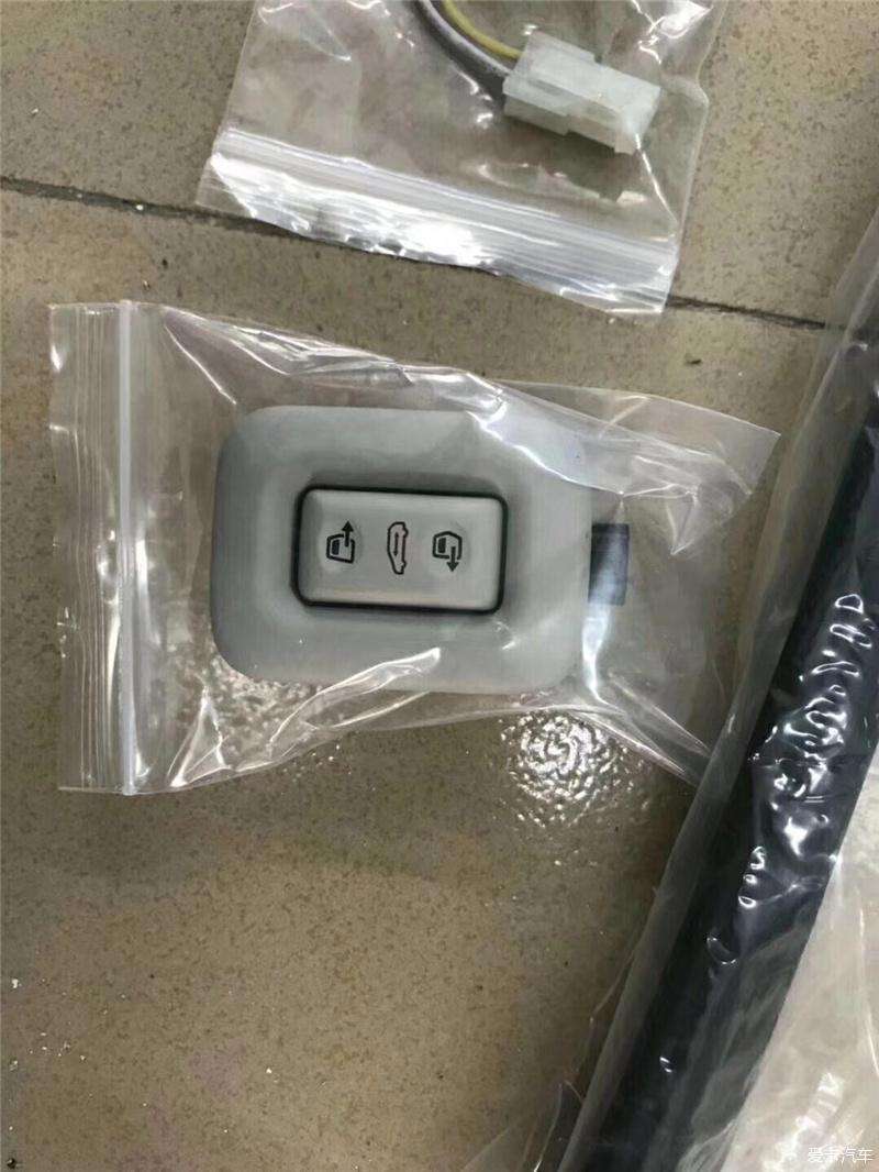 别克gl8应急解锁门 别克gl8后备箱应急锁怎么打开