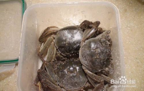 冰箱如何保存螃蟹 冰箱保存螃蟹需要放水吗