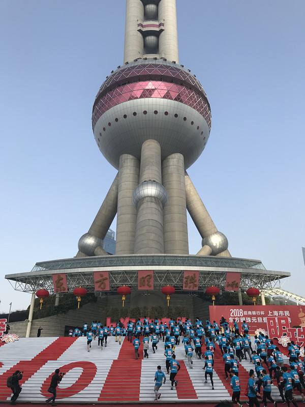东方明珠登高梅赛德斯奔驰 东方明珠登高梅赛德斯奔驰