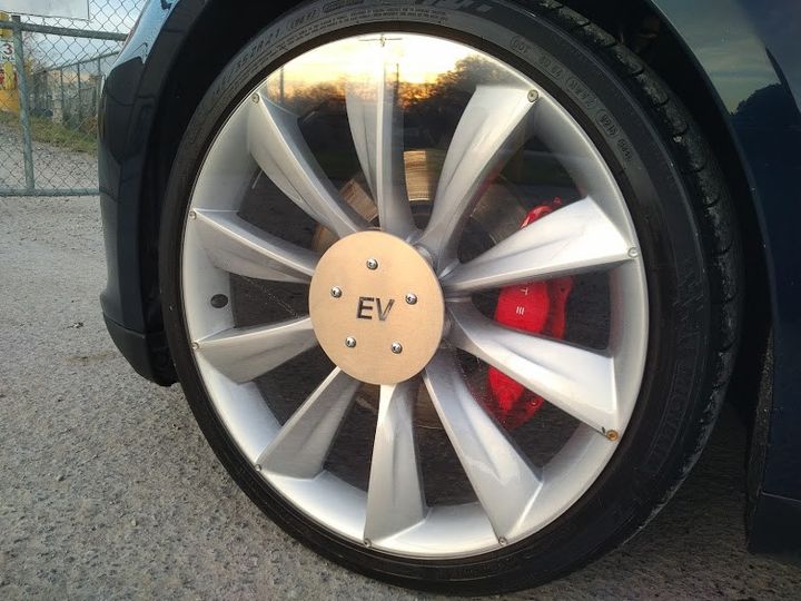 model3轮胎盖被偷 特斯拉model 3轮胎盖板怎么拆