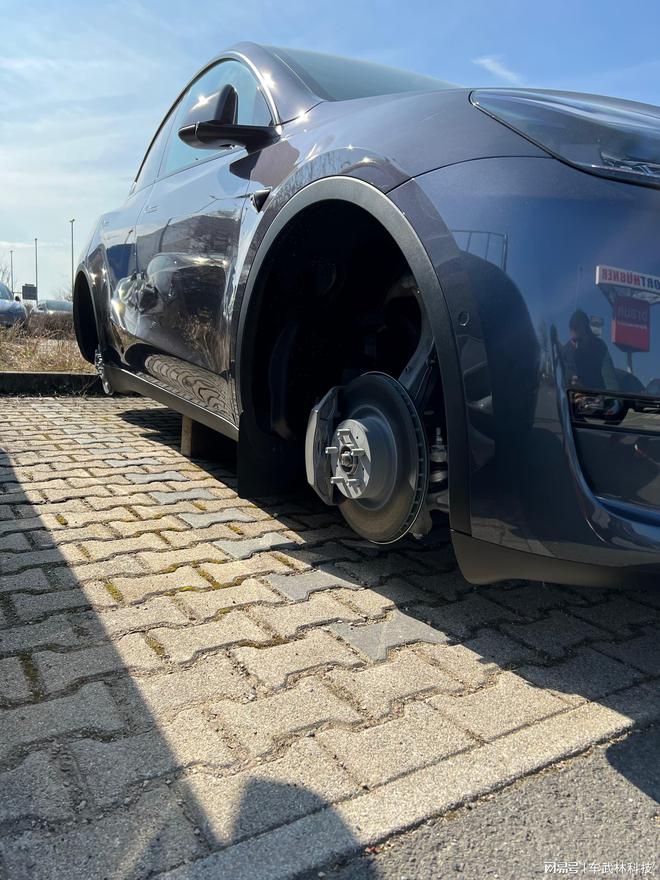 model3轮胎盖被偷 特斯拉model 3轮胎盖板怎么拆