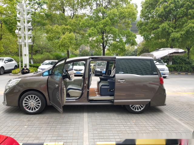 别克gl8绿色车 别克gl8仪表绿色汽车标志