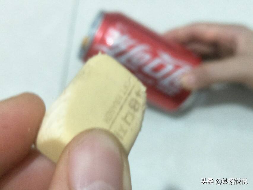 口香糖粘在皮鞋上如何弄掉 口香糖粘在皮鞋上表面如何弄掉