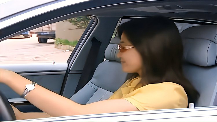 上宝马女富婆 开宝马的富二代