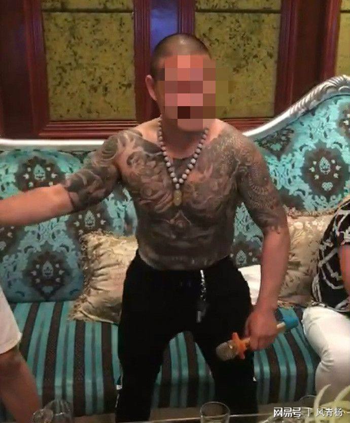宝马哥被砍死视频 宝马车主砍自行车视频