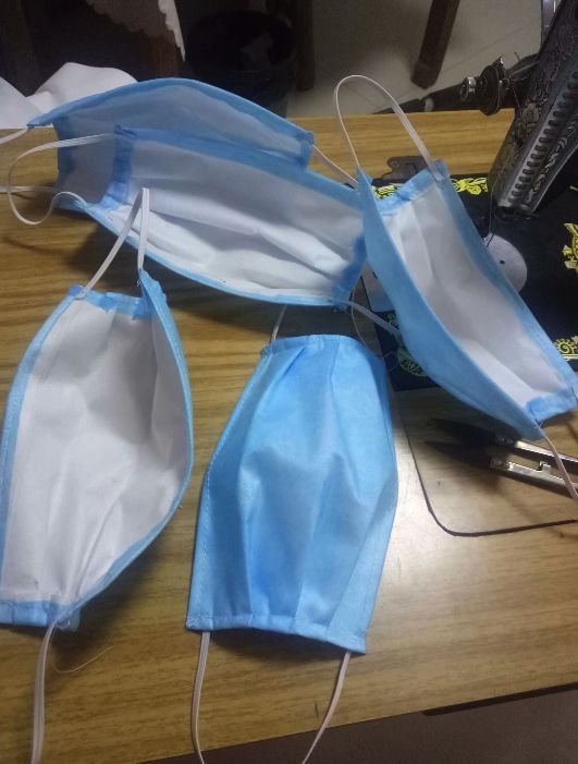 带柚子皮口罩 带柚子皮口罩的女孩