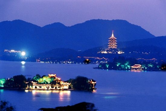 杭州西湖入口 杭州西湖入口几个