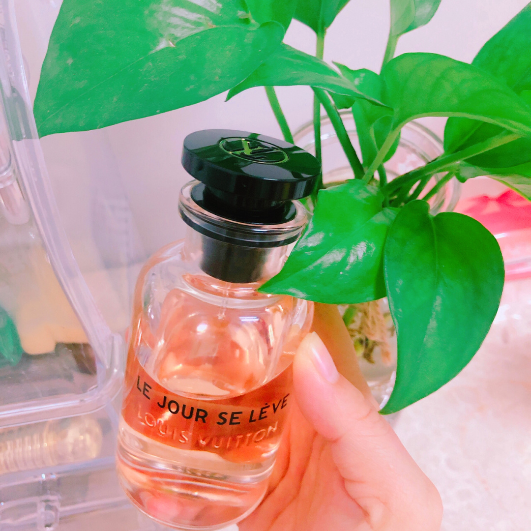 香水有腐蚀性吗 香水对皮质有腐蚀性