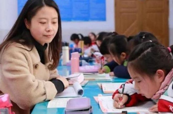 少儿美术老师工资多少 中小学美术老师工资多少
