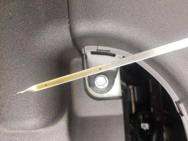 如何检查机油品质 检查机油质量的方法有哪些