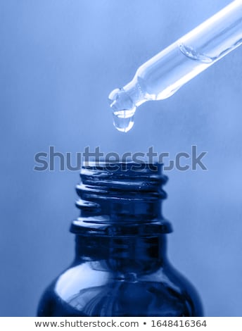 蓝色圆瓶香水 蓝色圆瓶的香水