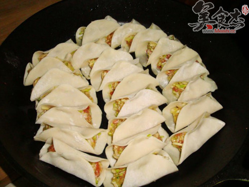 水饺锅贴的做法 水饺锅贴的做法窍门