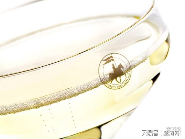 减肥喝白酒有影响吗 减肥喝白酒有影响吗知乎