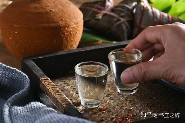 喝白酒肚子会大吗 喝白酒肚子会大吗还是会小