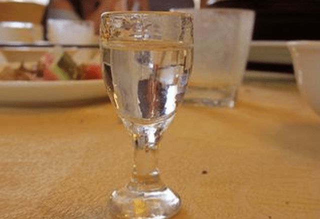 发烧可以喝白酒吗 发烧可以喝白酒吗大人