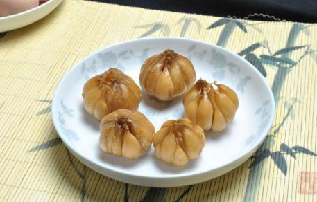白醋大蒜白酒的作用吗 大蒜白醋加酒有什么功效和作用