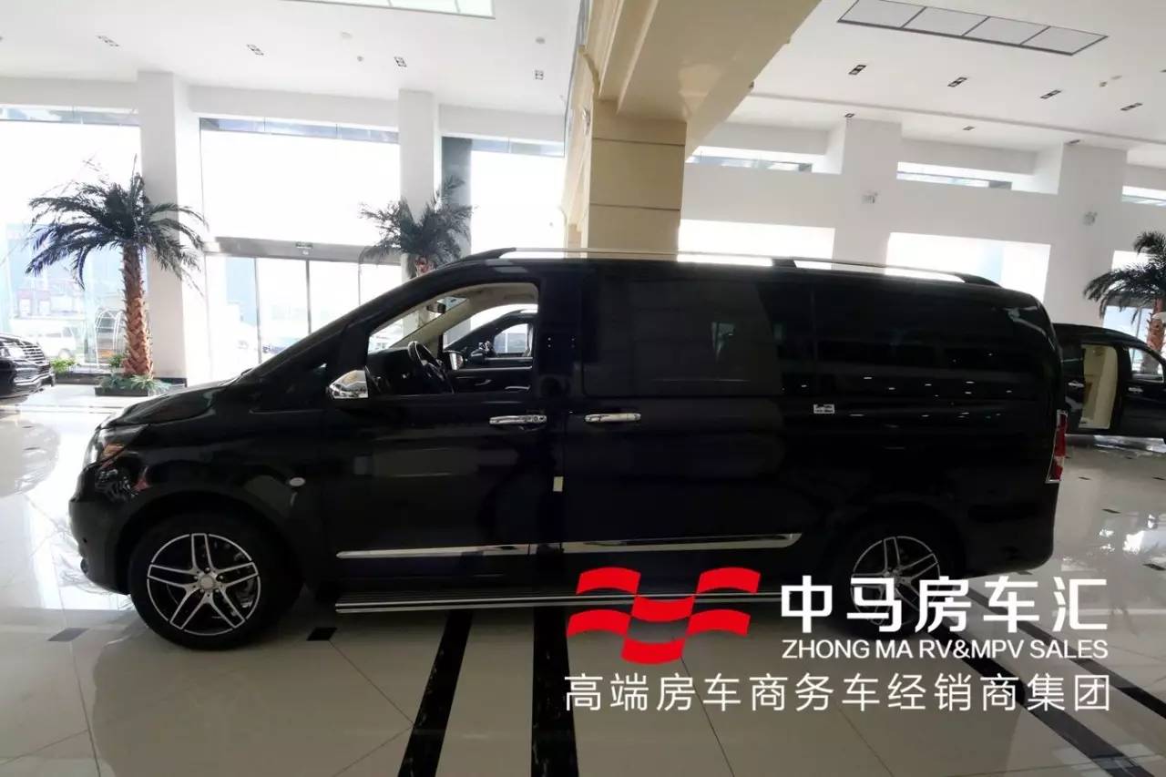 奔驰戴纳肯维特斯 奔驰戴纳肯维特斯铺住电瓶在什么位置 奔驰戴纳肯维特斯 奔驰戴纳肯维特斯铺住电瓶在什么位置