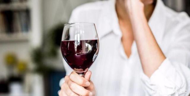 女生来月经能喝白酒吗 女人月经来可以喝白酒吗