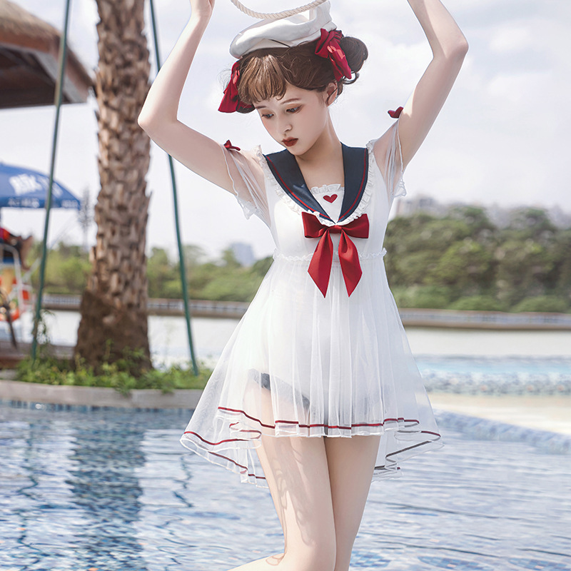 设计师剪美女泳衣电视 设计师把女人的泳衣剪了