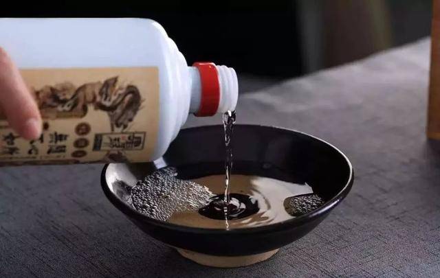梦见自己喝白酒是什么意思 梦见自己喝白酒是什么意思,好不好,代表什么