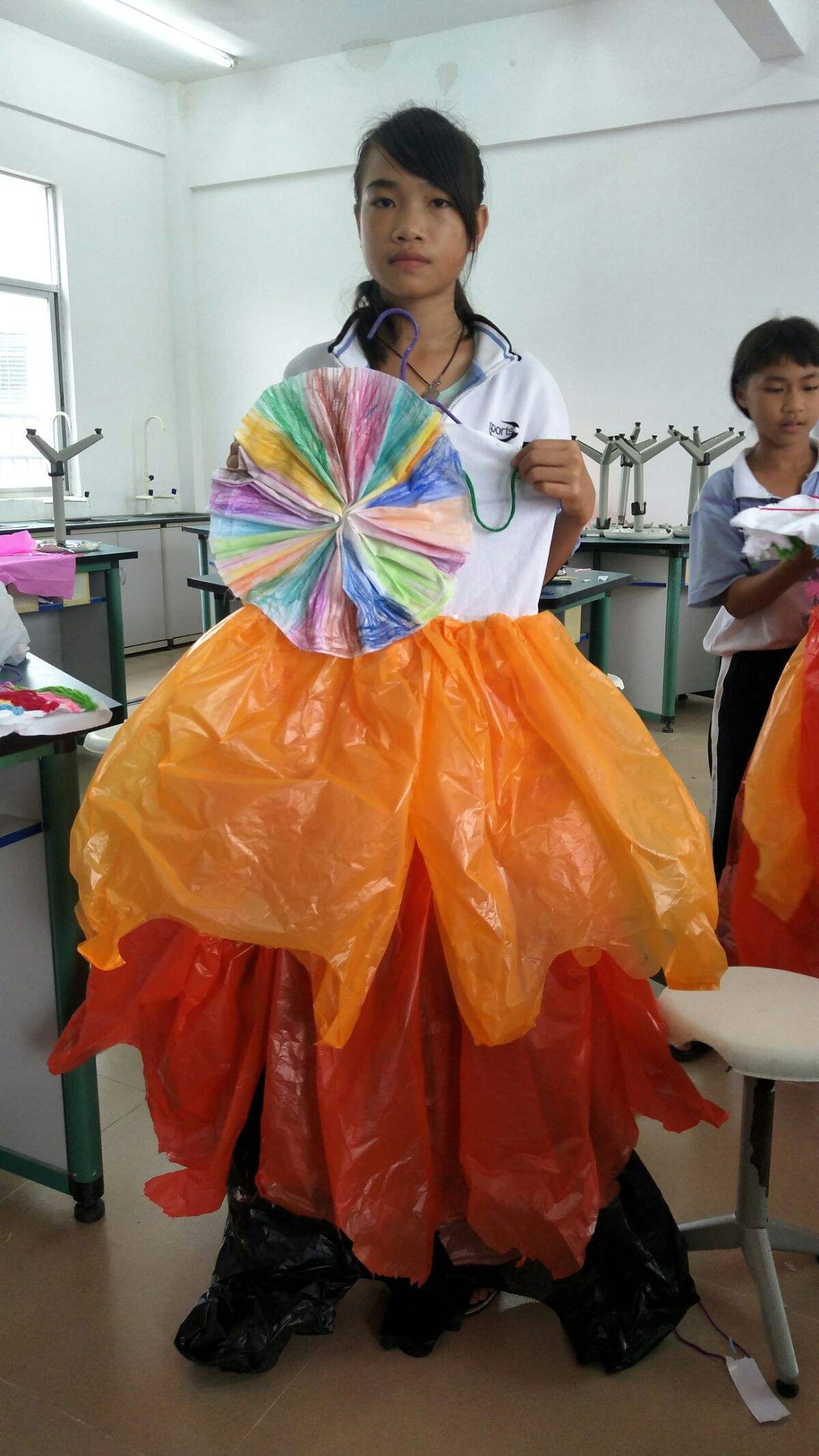 小小设计师设计裙子 设计师设计的裙子图片