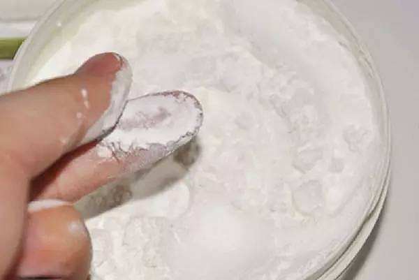 用爽身粉做什么好 爽身粉可以干什么用