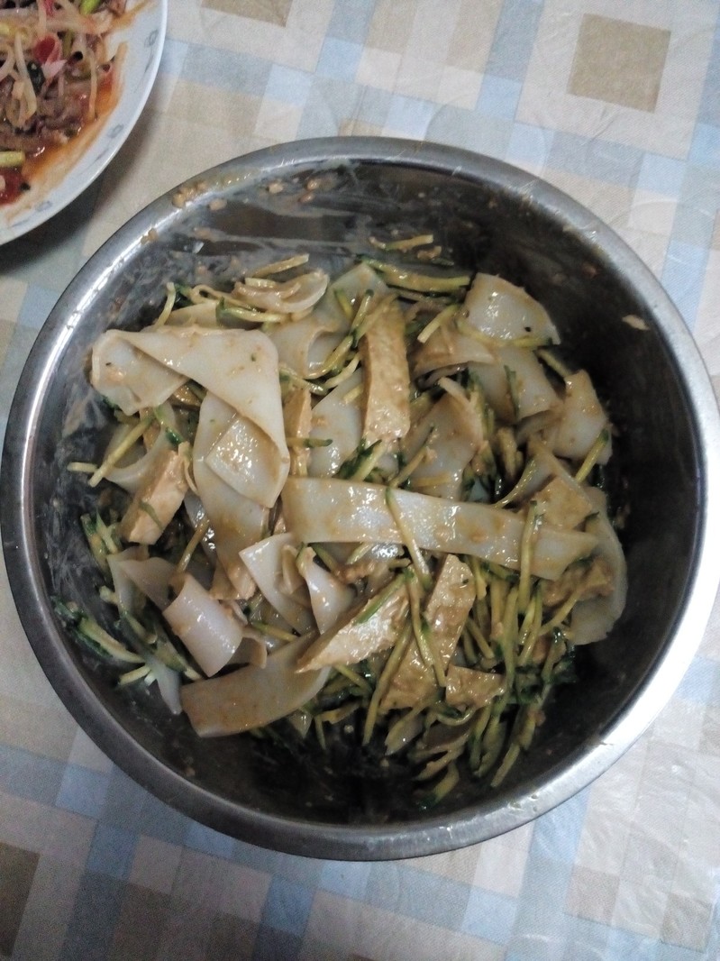 凉皮隔夜能吃吗 凉皮可以吃隔夜的吗 凉皮隔夜能吃吗 凉皮可以吃隔夜的吗