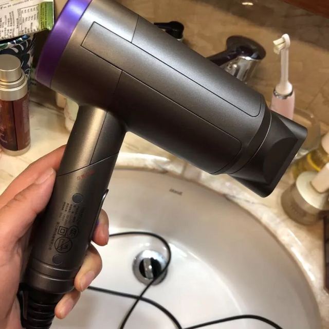 电吹风机有没有辐射 吹风机吹出来的风有辐射吗