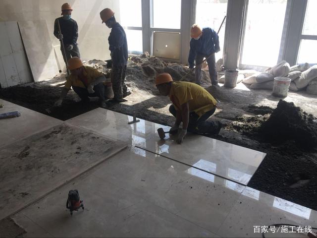 怎样铺瓷砖 平整的水泥地面怎样铺瓷砖