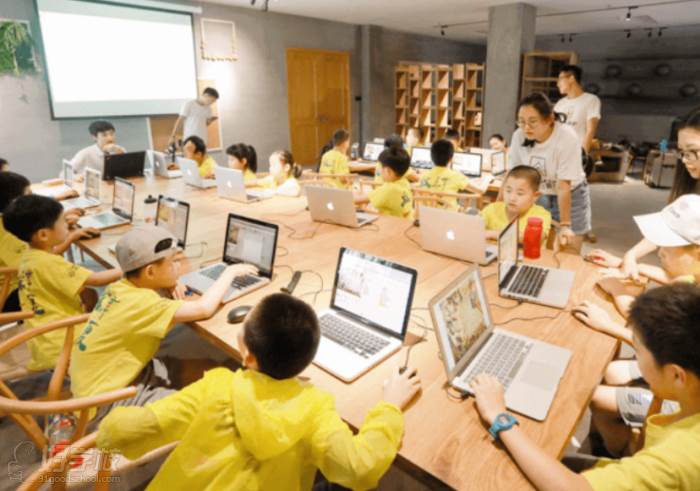 少儿编程专业的大学 少儿编程和大学编程的区别