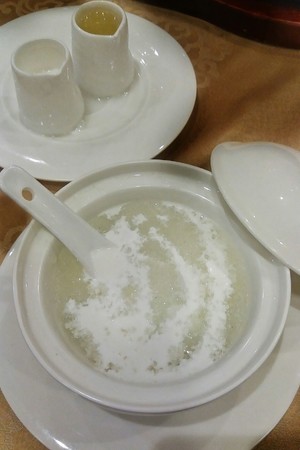 燕窝炖起来是什么样的 燕窝炖起来是什么样的图片