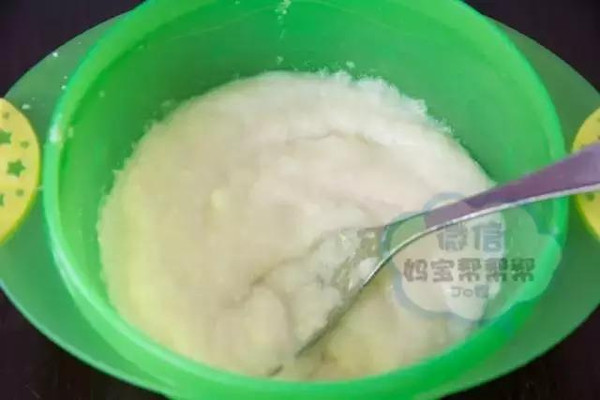 冲米粉可以加奶粉吗 冲奶粉的时候可以加米粉吗