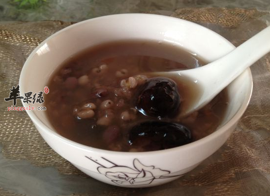 晚上喝红豆薏米粉能减肥吗 红豆薏米粉当晚餐可以减肥吧