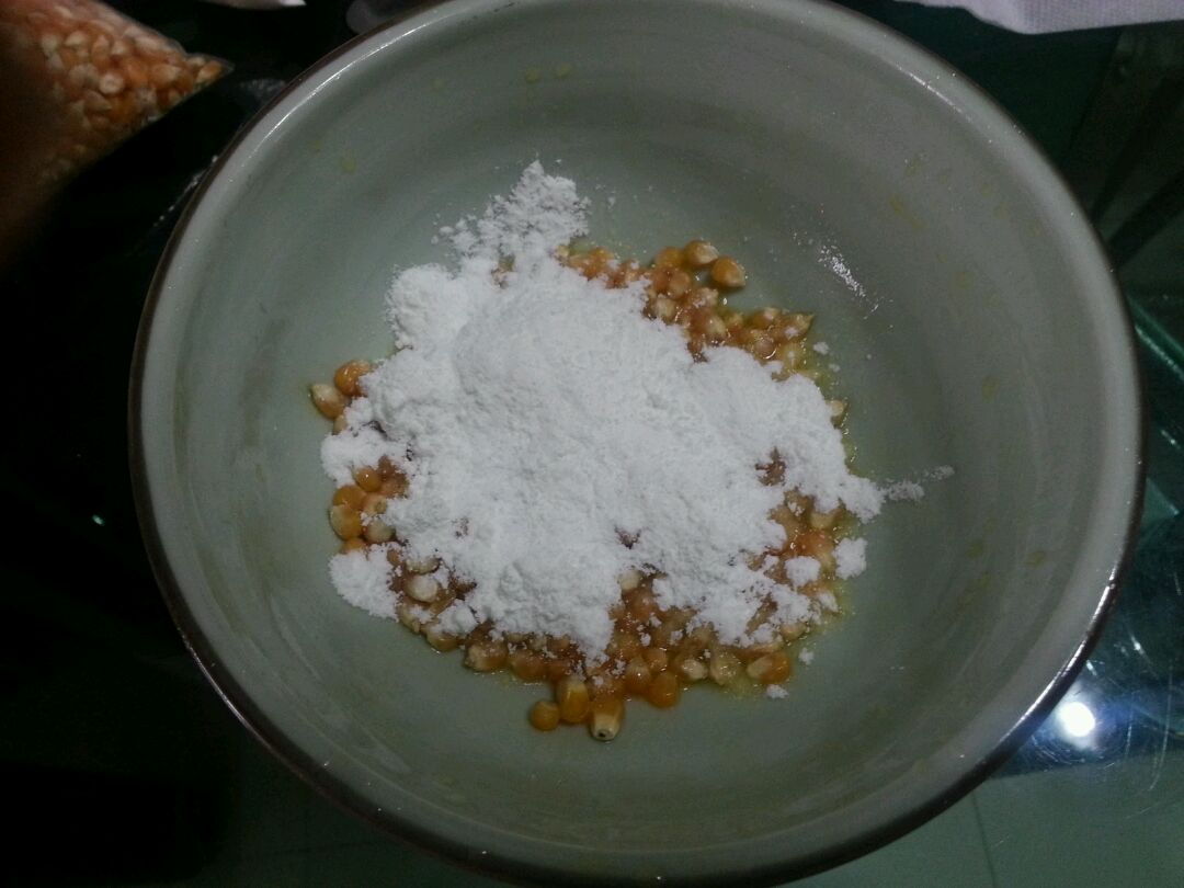 用微波炉怎么做自制爆米花 微波炉自制爆米花的做法视频教程