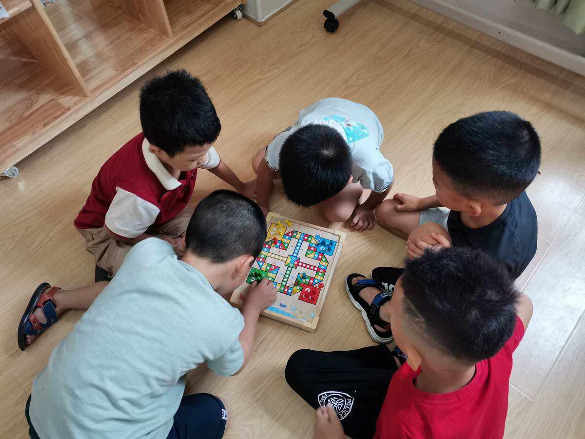 幼儿怎么玩飞行棋 幼儿怎么玩飞行棋视频