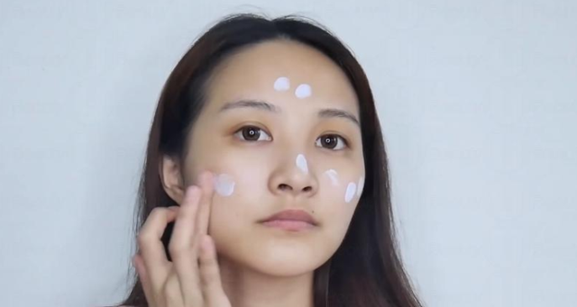 化妆时要先擦隔离还是防晒 化妆需要先涂隔离还是先涂防晒 化妆时要先擦隔离还是防晒 化妆需要先涂隔离还是先涂防晒