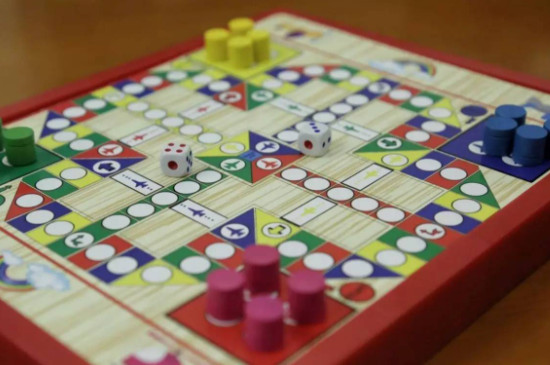 五人线上飞行棋怎么玩的 五人线上飞行棋怎么玩的啊