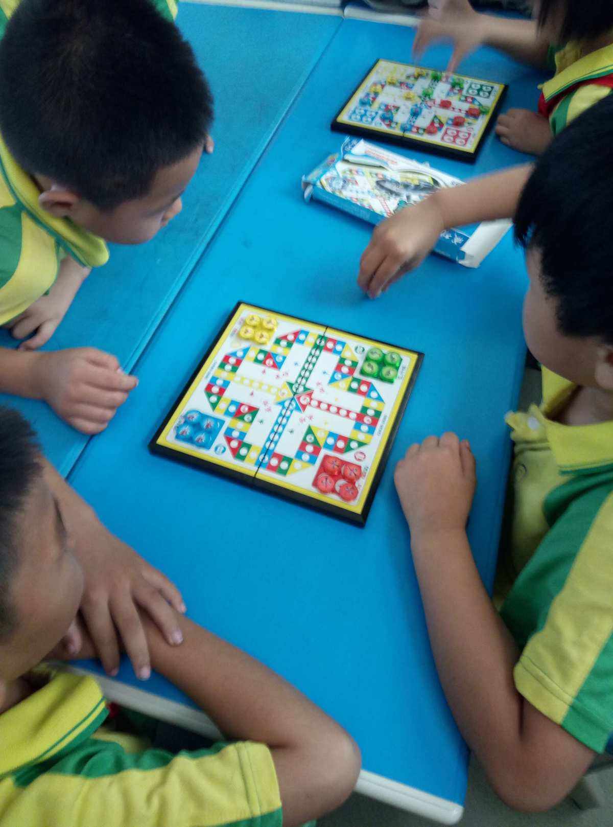 飞行棋怎么邀好友一起玩 飞行棋怎么玩两个一起可以走吗